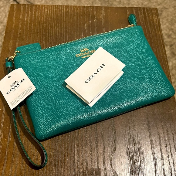COACH NWT Bright Jade Green Small Wristlet Purse - Picture 3 of 8